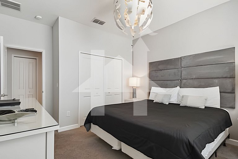 Vacation Home Near Disney, 6 bedrooms