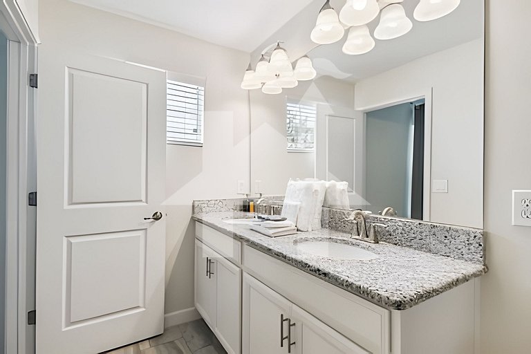 Vacation Home Near Disney, 6 bedrooms