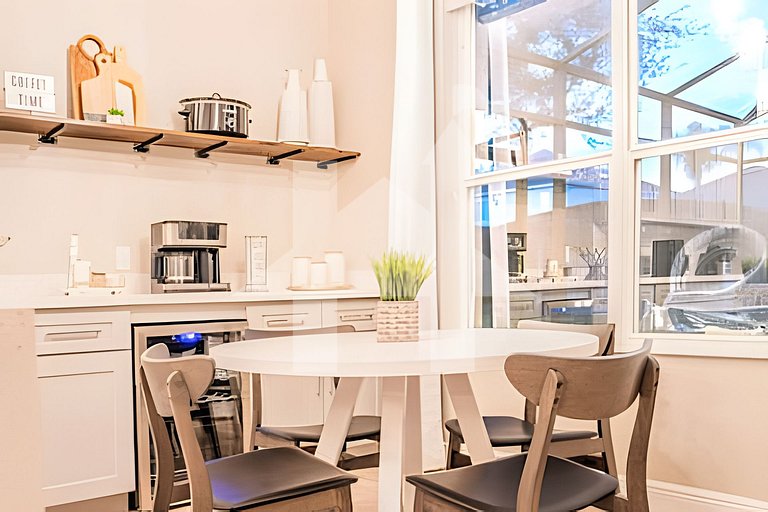 Windsor Hills 4BR Pool Home + Mario Game Room