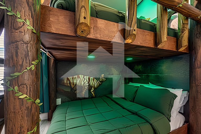 7780- Casa espetacular 4Q/4B c/Piscina e Sala de Jogos