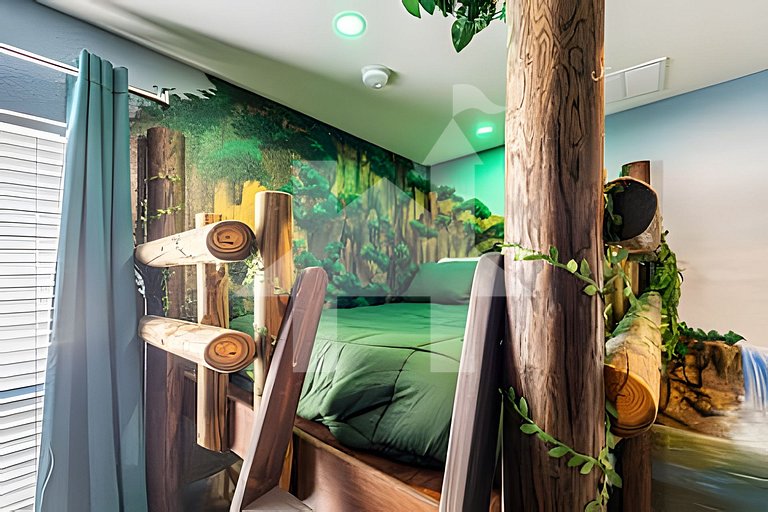 7780- Casa espetacular 4Q/4B c/Piscina e Sala de Jogos