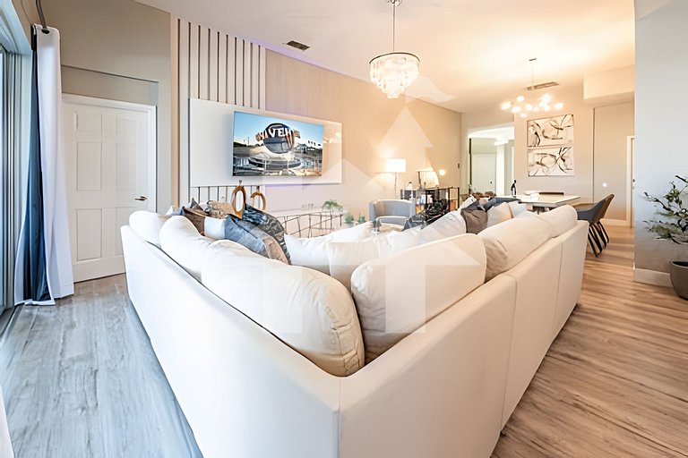 7780- Spectacular 4BD Home w/ Private Pool & Game Room