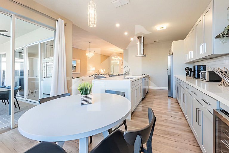 7780- Spectacular 4BD Home w/ Private Pool & Game Room