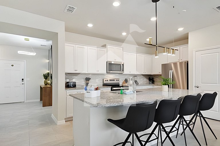 3842- Luxury brand new cozy pool townhouse