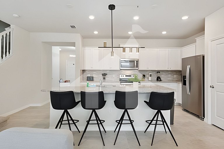 3842- Luxury brand new cozy pool townhouse