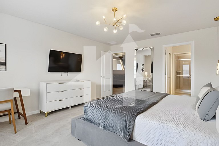 3842- Luxury brand new cozy pool townhouse