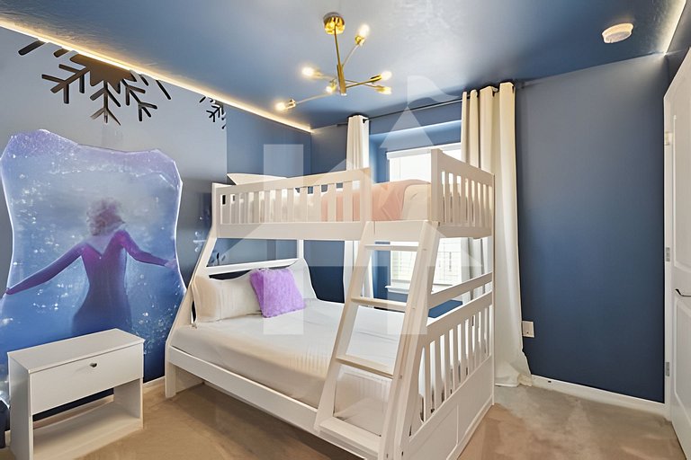3842- Luxury brand new cozy pool townhouse
