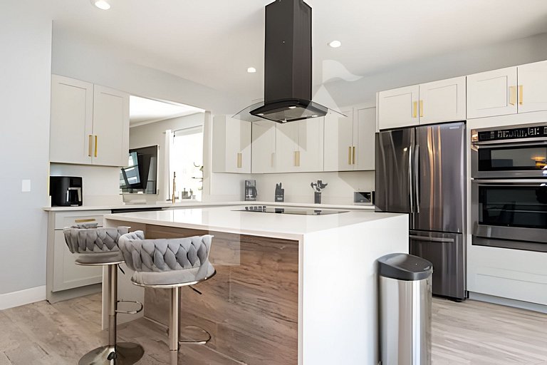 2532- 6BD/4BA Windsor Luxury Villa | Game Room & Pool