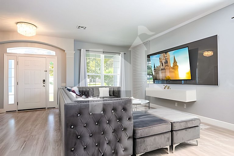 6BD/4BA Windsor Luxury Villa | Game Room & Pool