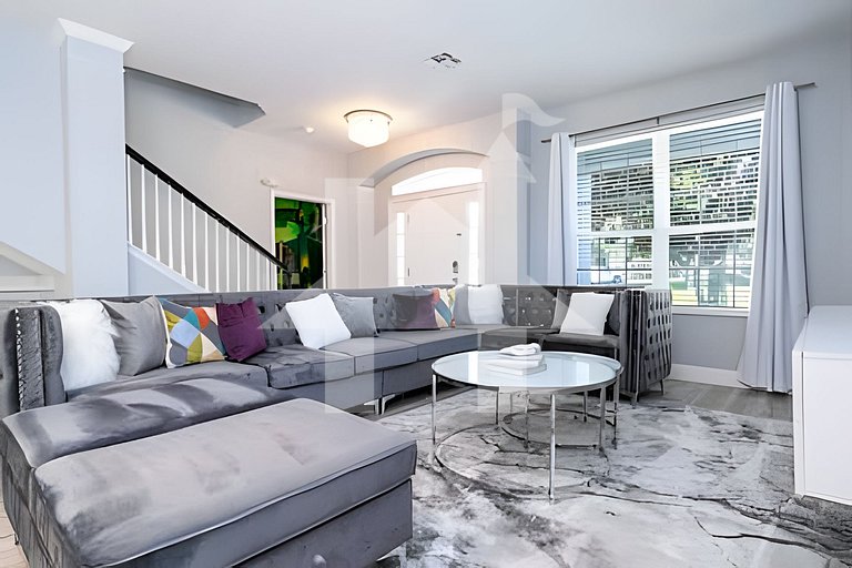 6BD/4BA Windsor Luxury Villa | Game Room & Pool