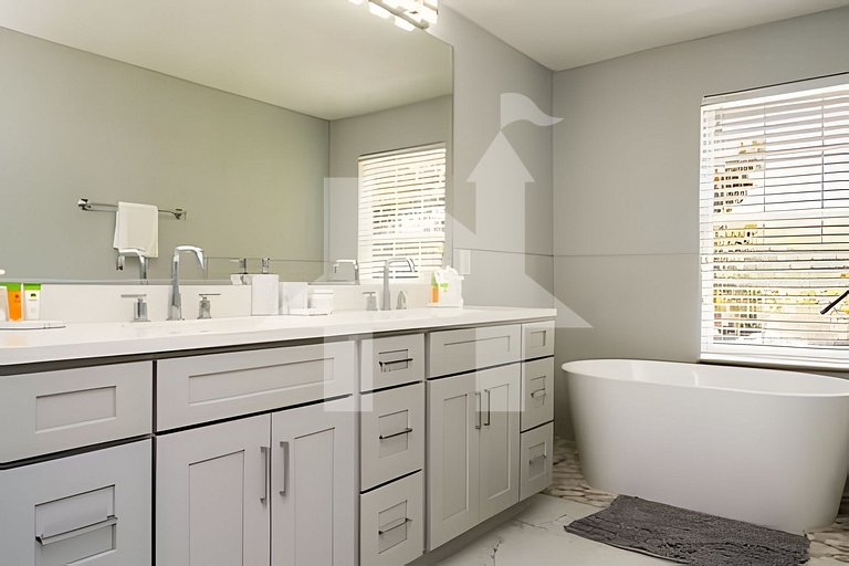 2532- 6BD/4BA Windsor Luxury Villa | Game Room & Pool