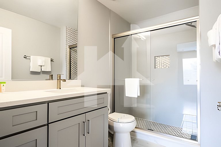 2532- 6BD/4BA Windsor Luxury Villa | Game Room & Pool