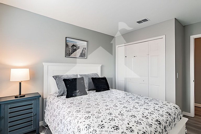 965 Lake Berkley 3BR Retreat – Pool & Fast WiFi