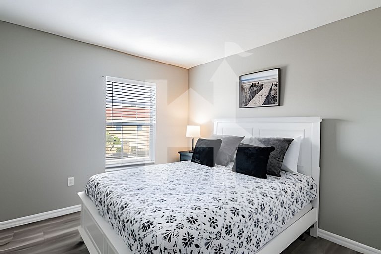 965 Lake Berkley 3BR Retreat – Pool & Fast WiFi