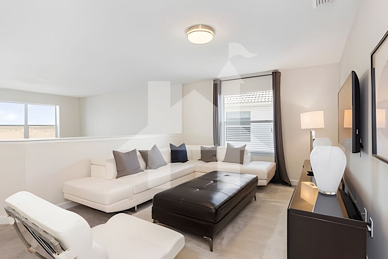 Resort Villa with Heated Pool and Ping Pong Table