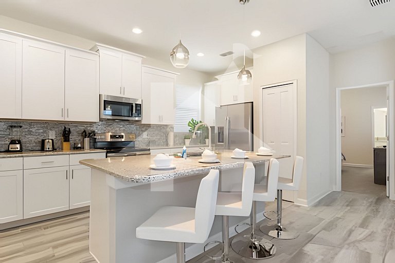 Resort Villa with Heated Pool and Ping Pong Table