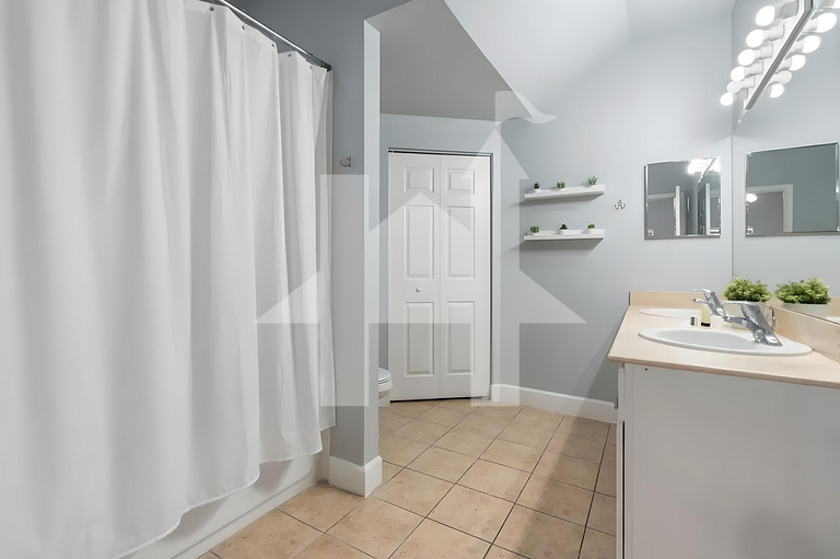 3 Bedroom Townhome at Lucaya Resort Close to Disney