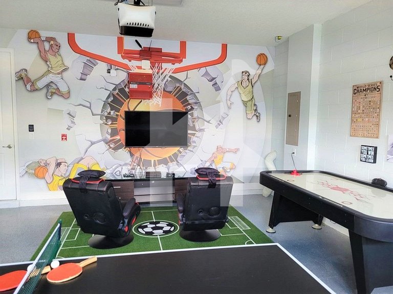 Vacation Home Near Disney, 9 bedrooms