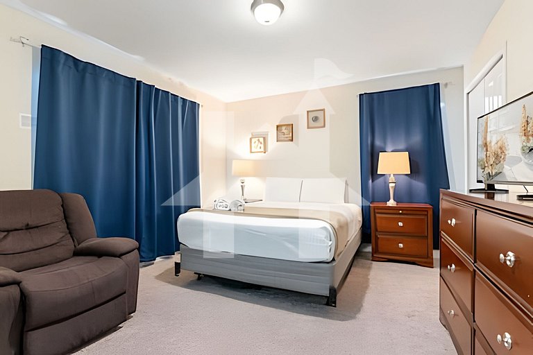 Vacation Home Near Disney, 5 bedrooms