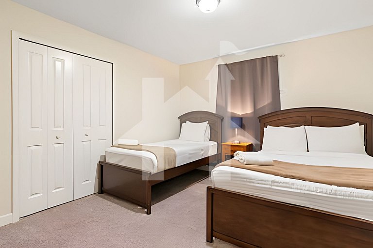 Vacation Home Near Disney, 5 bedrooms