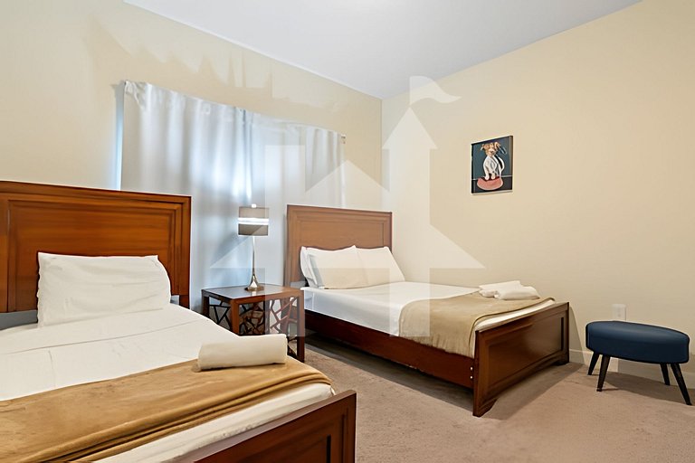 Vacation Home Near Disney, 5 bedrooms