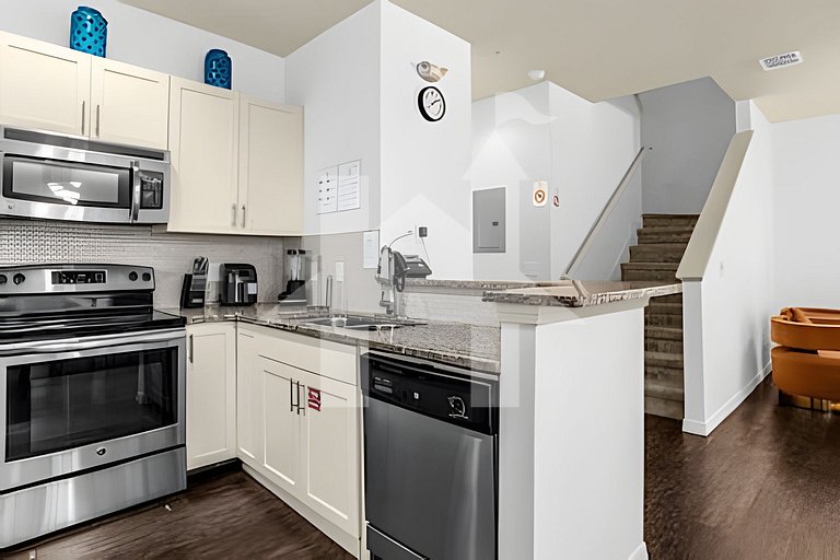 4BR Retreat w/ Pool Access 10min to Disney