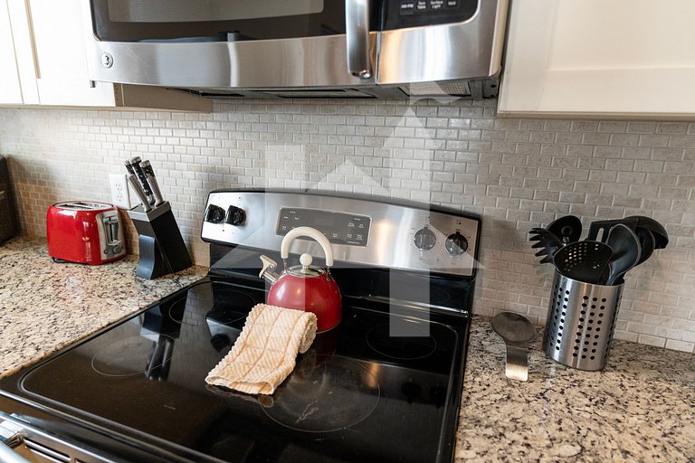 4BR Villa w/ Clubhouse – 10 Min to Disney