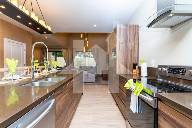 Casa 3Q c/ Área de Churrasco – Próx. Disney