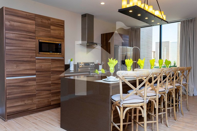 Casa 3Q c/ Área de Churrasco – Próx. Disney