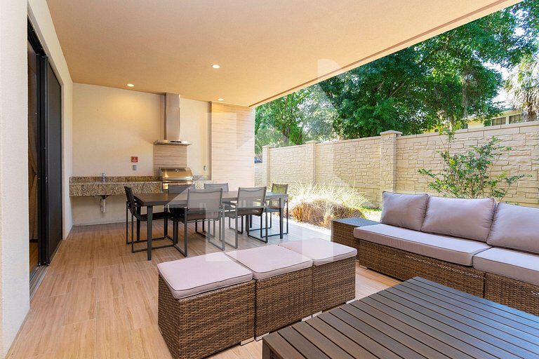 Casa 3Q c/ Área de Churrasco – Próx. Disney