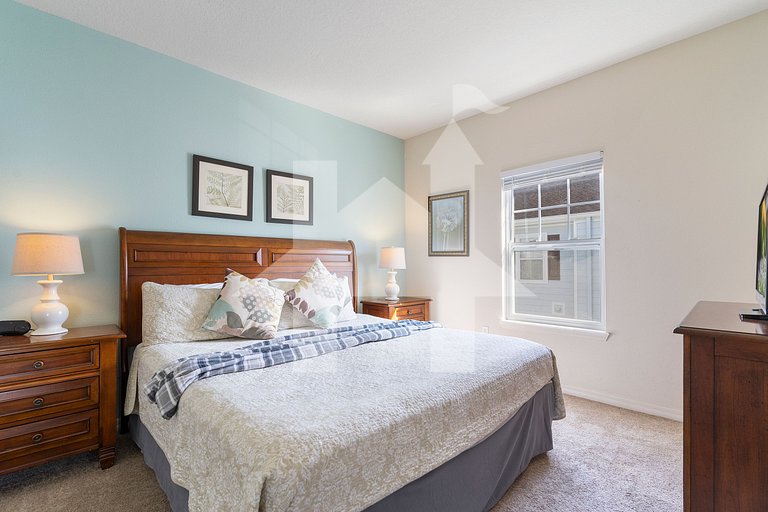4BR Lucaya Village Home, Sleeps 10