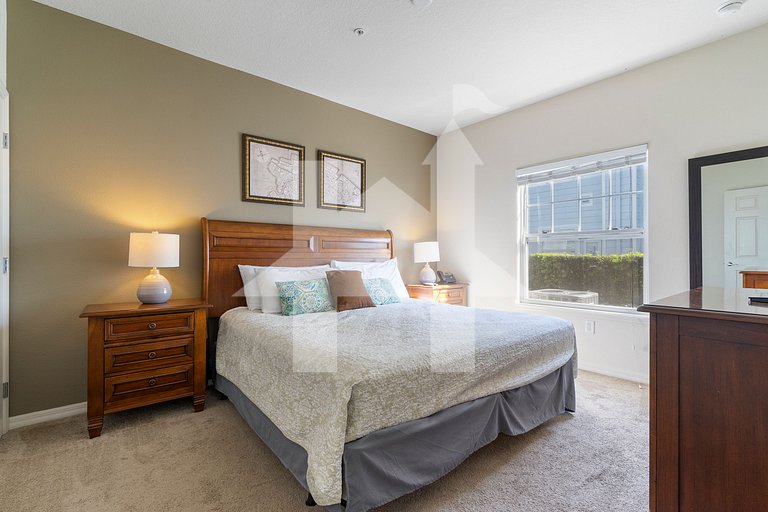4BR Lucaya Village Home, Sleeps 10
