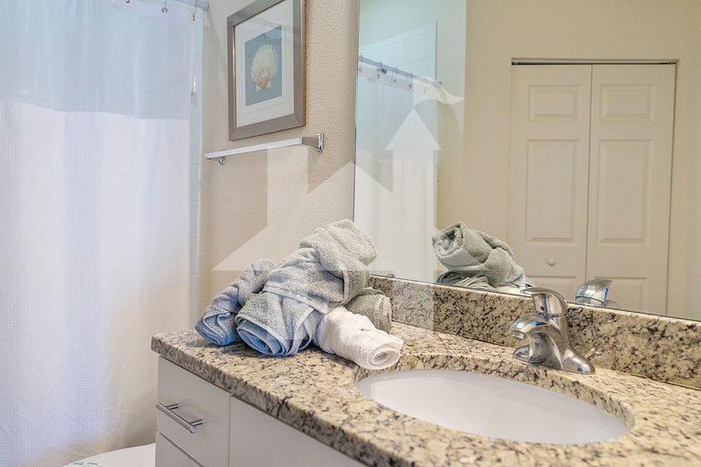 4BR Lucaya Village Home, Sleeps 10