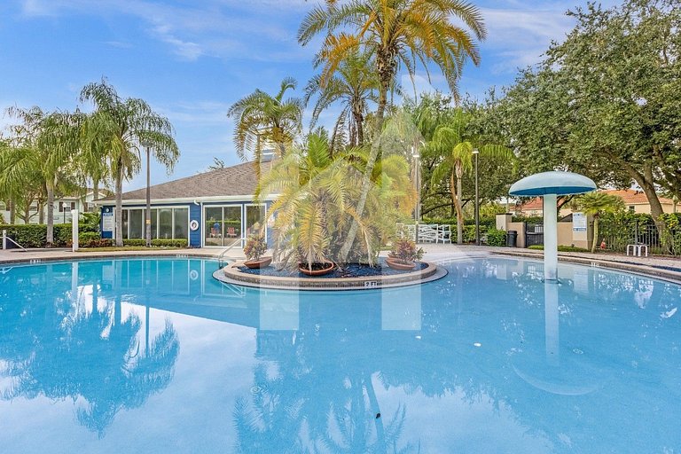 4 BR Villa + Game Room – 15 Min to Disney