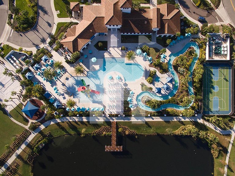 8863- Casa de 5 Quartos com Quartos Temáticos e Piscina Priv