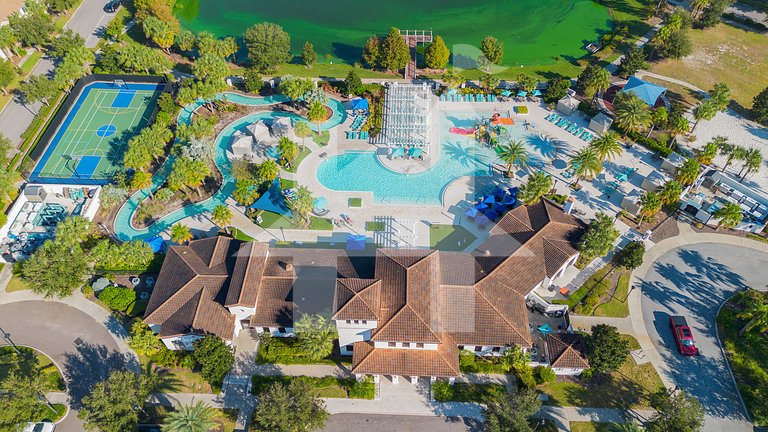 8863- Casa de 5 Quartos com Quartos Temáticos e Piscina Priv