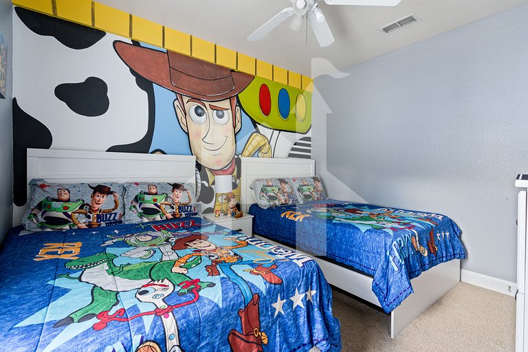 4BR Lucaya Home w/ Disney Themes + Clubhouse