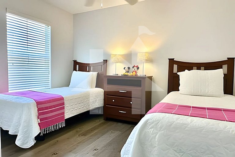 Vacation Home Near Disney, 4 bedrooms
