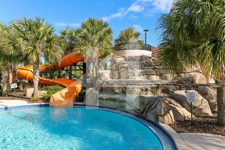 5244- Casa Espaçosa com 6 Quartos e Piscina no Solterra Reso