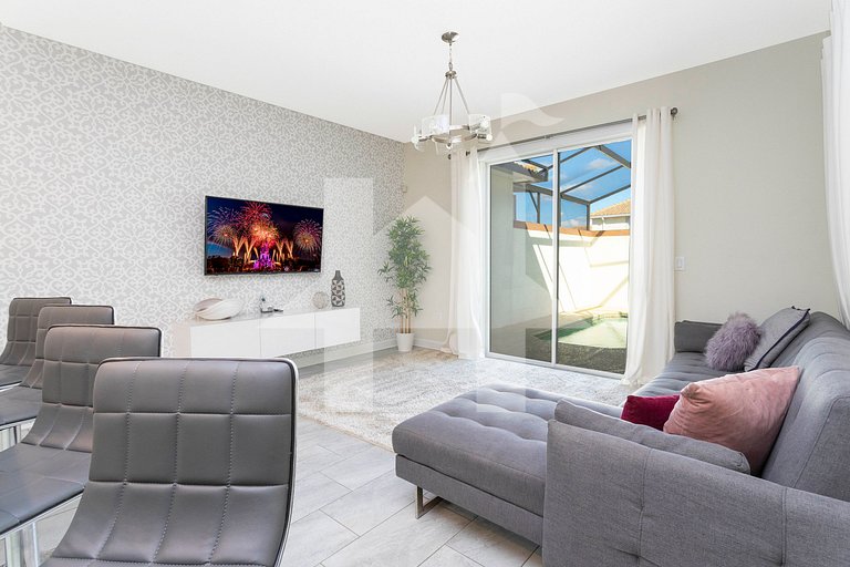 4BD/3BA Champions Gate Home With Private Pool