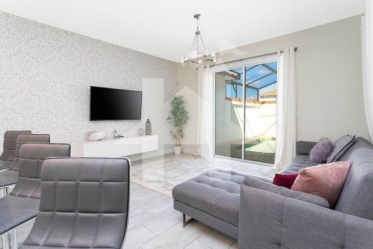 4BD/3BA Champions Gate Home With Private Pool
