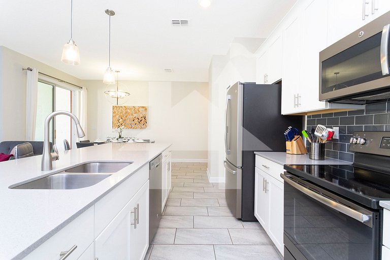 4BD/3BA Champions Gate Home With Private Pool