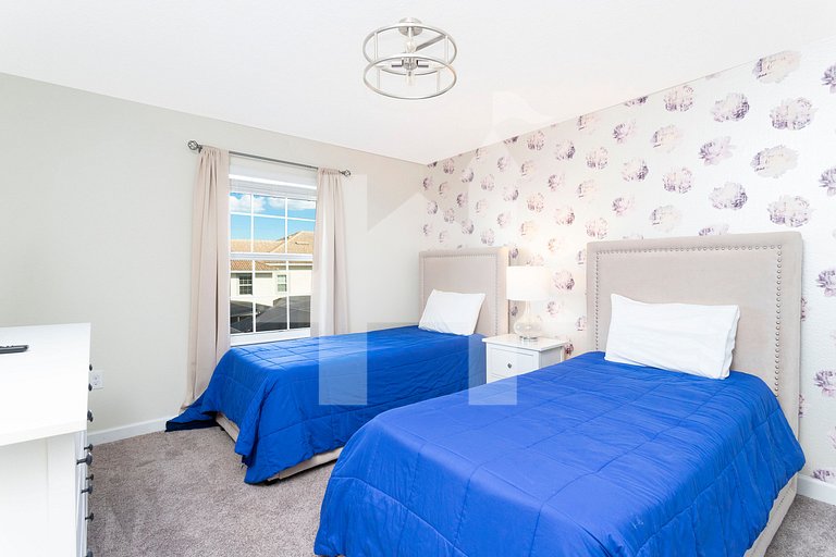 4BD/3BA Champions Gate Home With Private Pool
