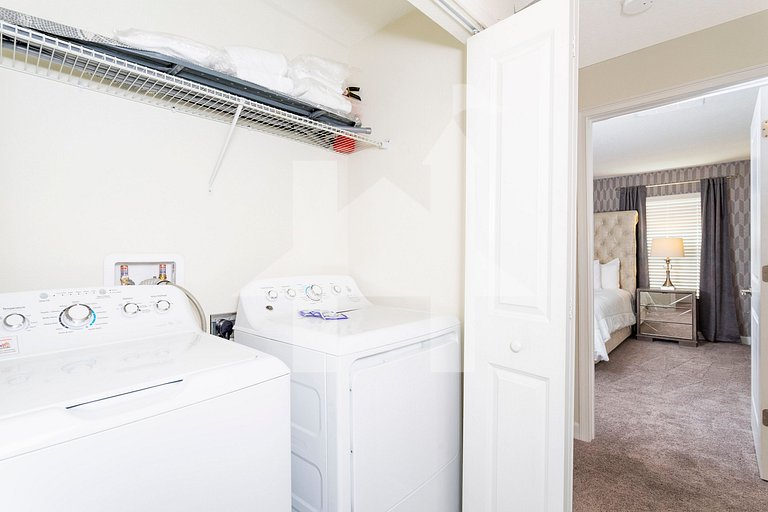 4BD/3BA Champions Gate Home With Private Pool