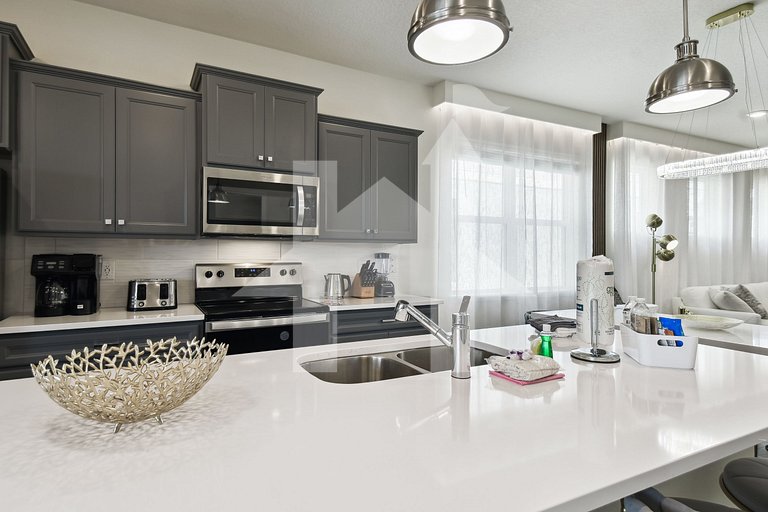5BR Windsor Cay Home, All Suites
