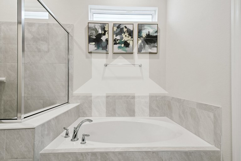 5BR Windsor Cay Home, All Suites