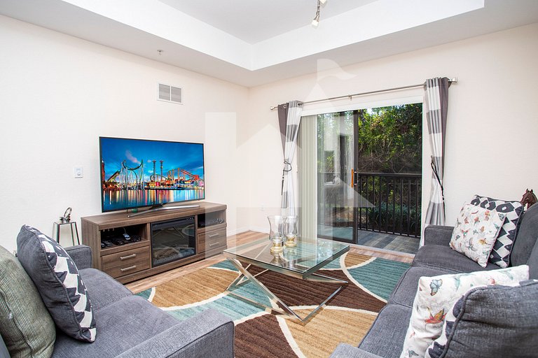 Modern Family Condo 15min from Disney