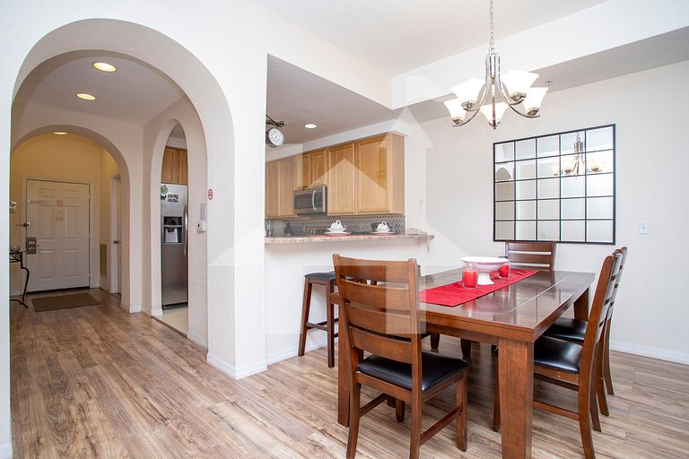 Modern Family Condo 15min from Disney