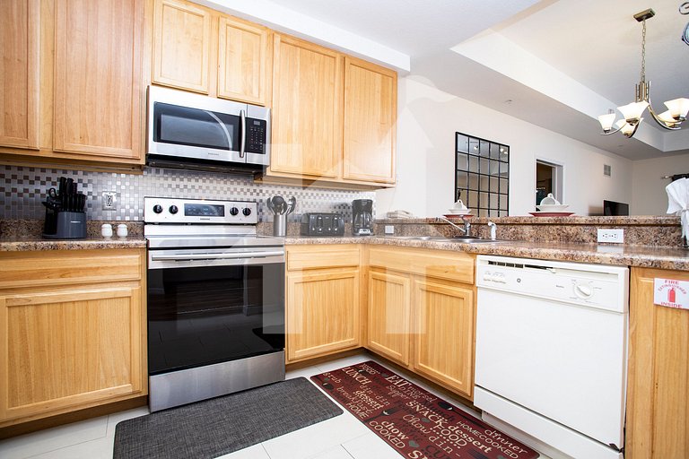 Modern Family Condo 15min from Disney