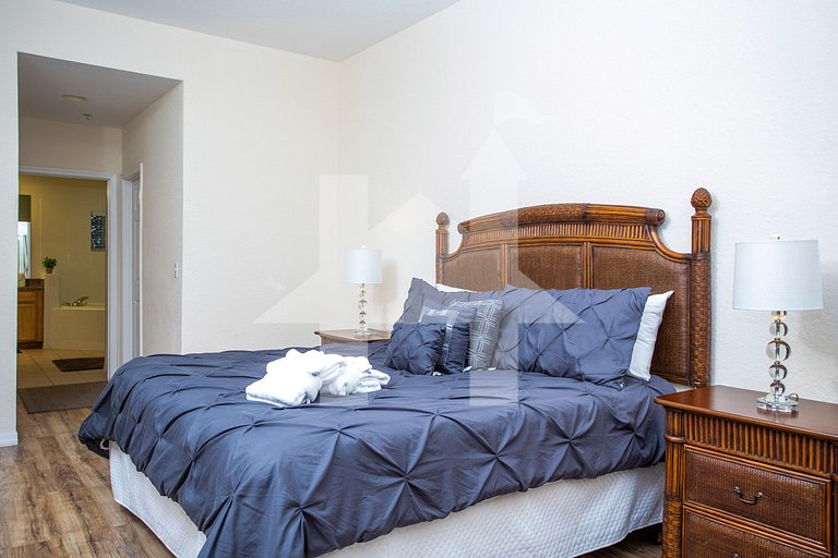 Modern Family Condo 15min from Disney